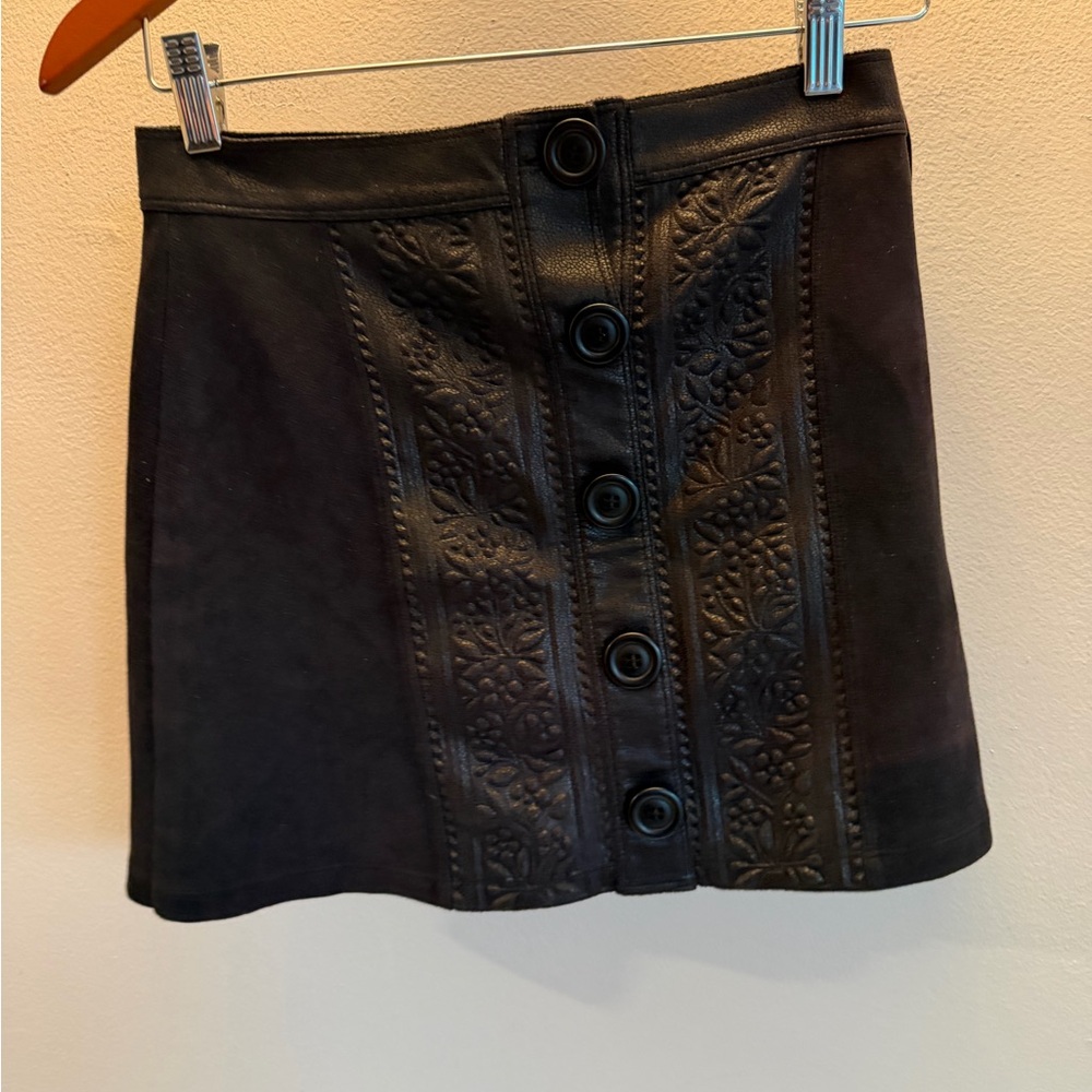 Liberty Garden Black Faux Suede Embossed Leather Button Front Mini Skirt XS